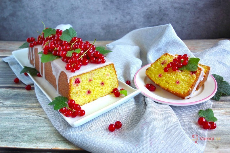 Na tenhle retro moučník se neprávem trochu zapomnělo. Citronová babeta je jednoduchá a výtečná
